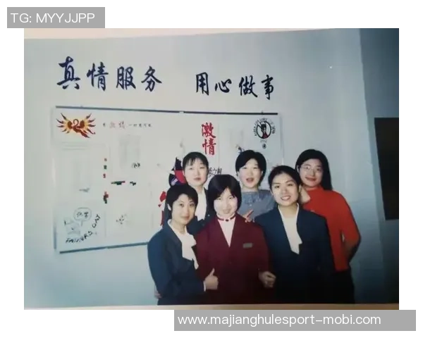 廿年风雨同行初心不改上海海港足球俱乐部20周年纪念画册盛大发布